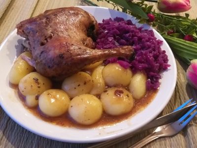 Zestaw obiadowy 3 (udko z kaczki, kluski śląskie, buraki z chilli)