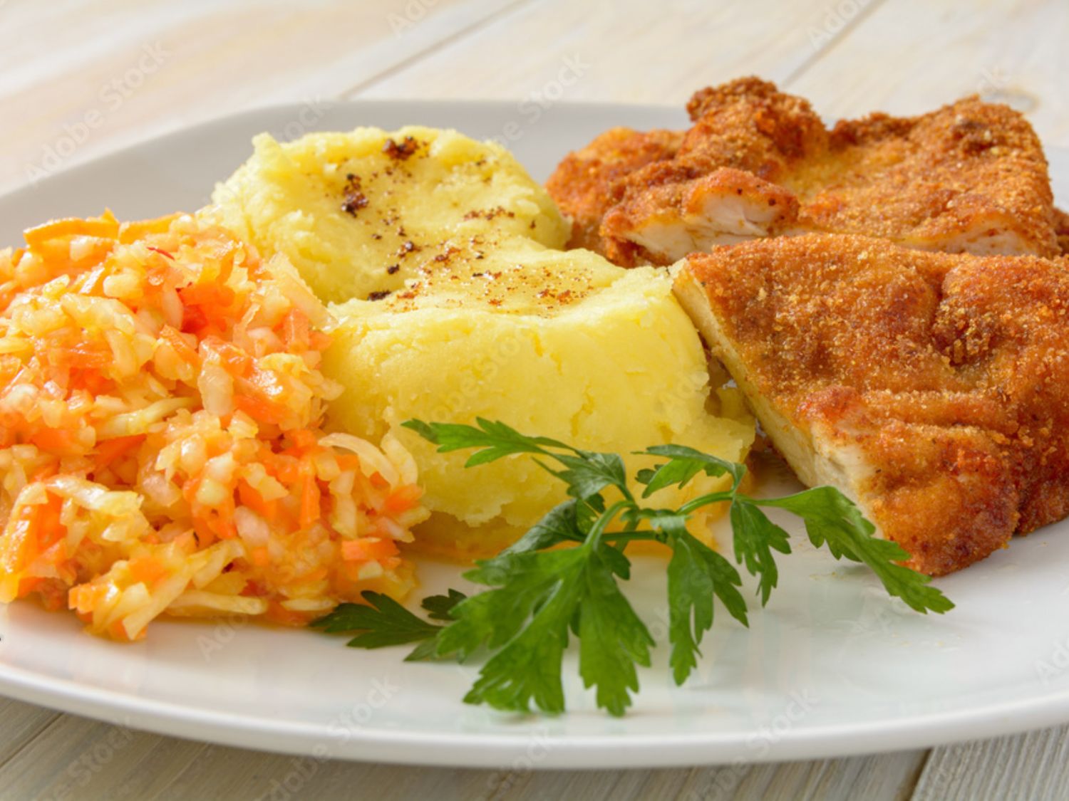 Zestaw obiadowy 4 (kotlet schabowy, ziemniaki, colesław)