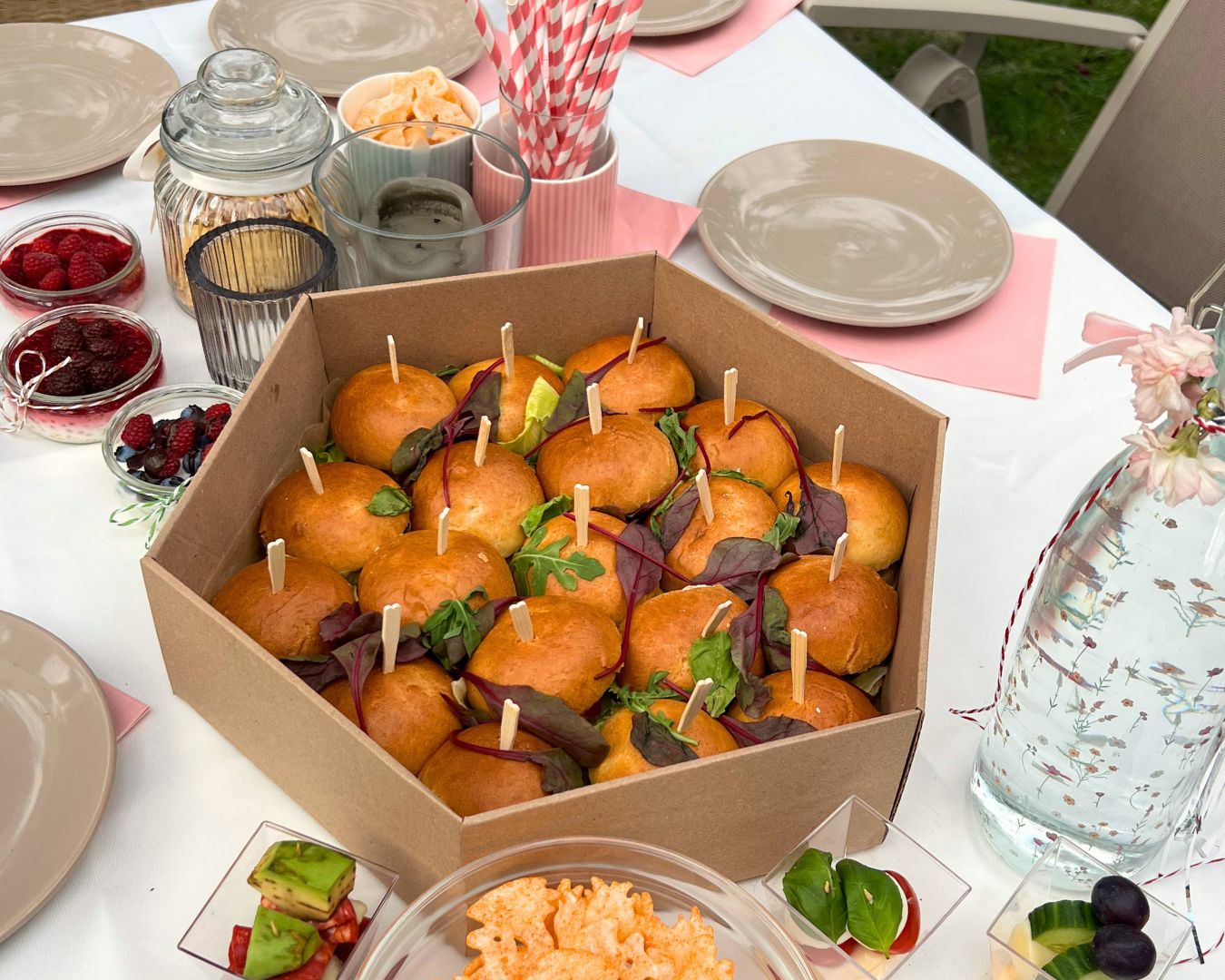 BOX z mini burgerami