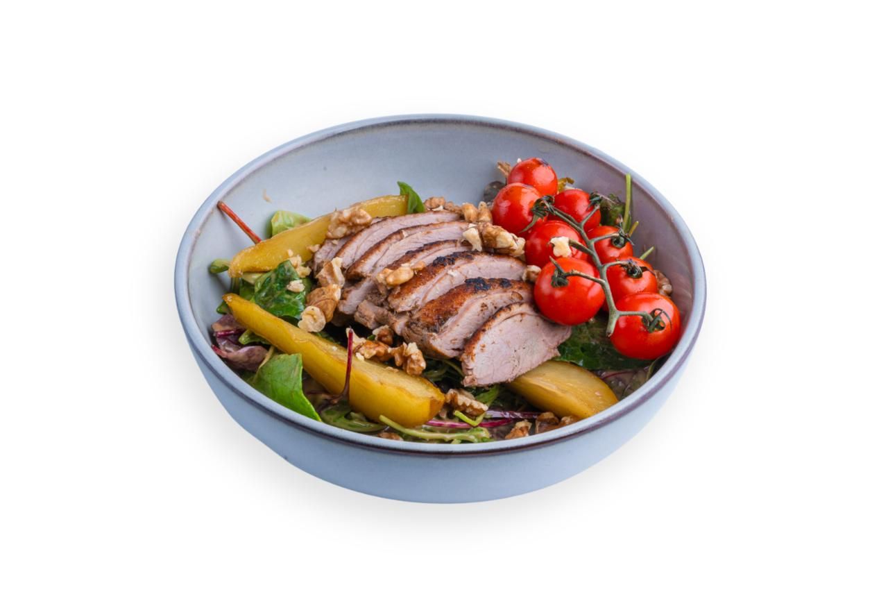 Sałatka z kaczką i karmelizowaną gruszką