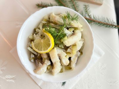 Sałatka śledziowa z ogórkiem