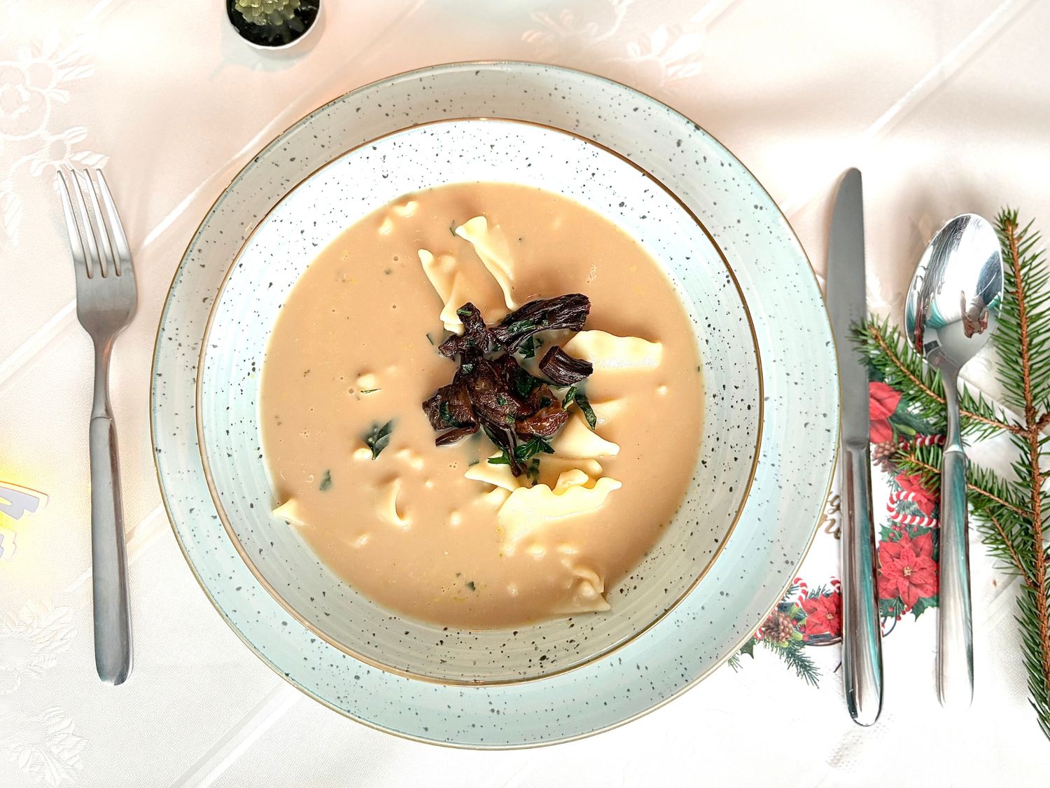 Zupa grzybowa z łazankami