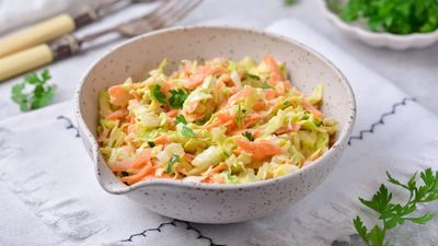 Surówka z białej kapusty