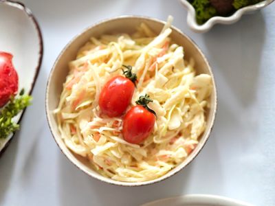 Surówka z białej kapusty