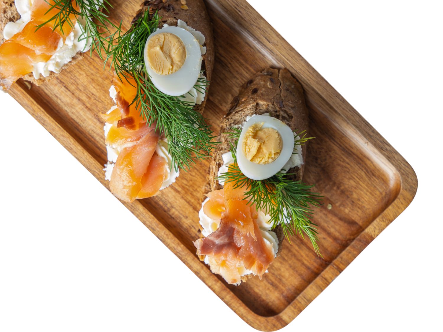 Mini kanapeczka z łososiem wędzonym i jajkiem przepiórczym