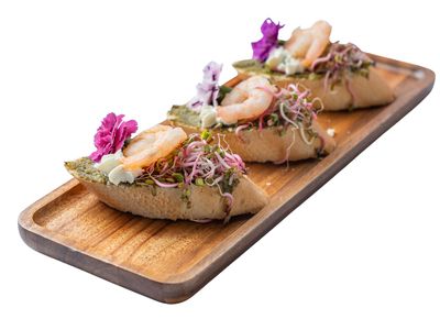 Mini kanapeczka z krewetką i pesto bazyliowym