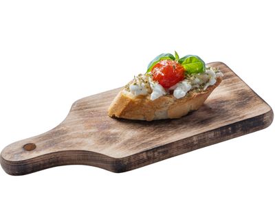 Bruschetta Caprese z grillowanym pomidorkiem i bazylią