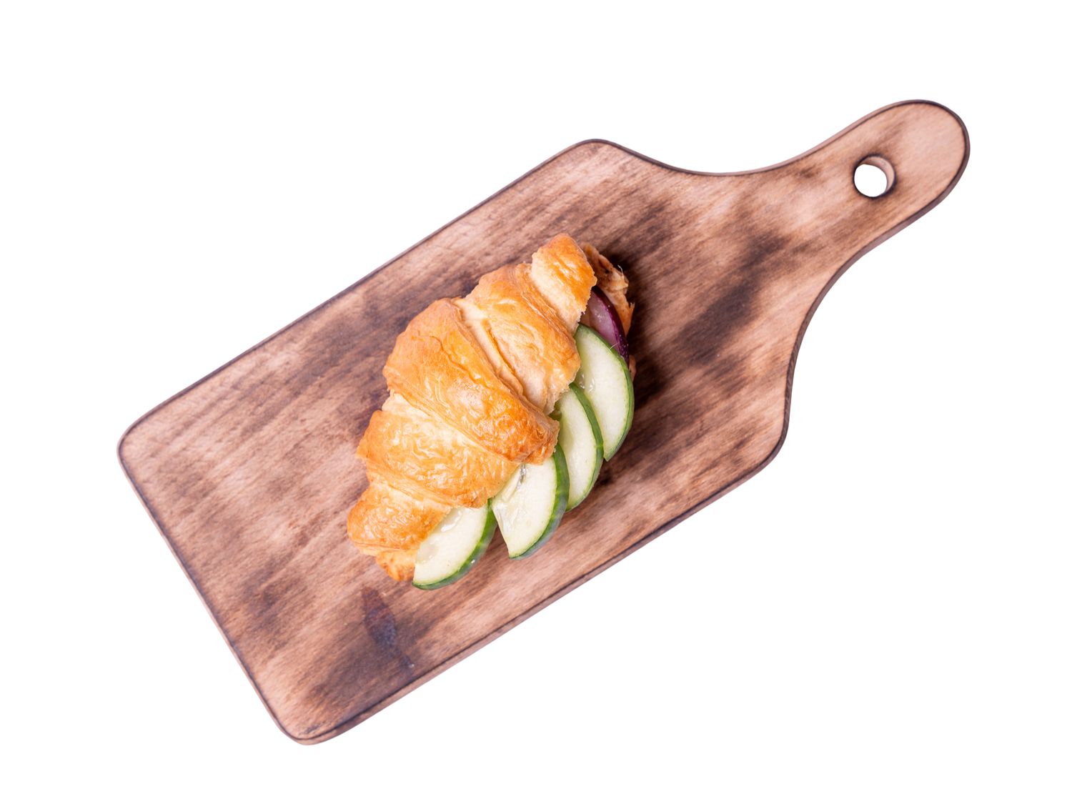 Mini croissant z pastą z tuńczyka, czerwoną cebulą i ogórkiem