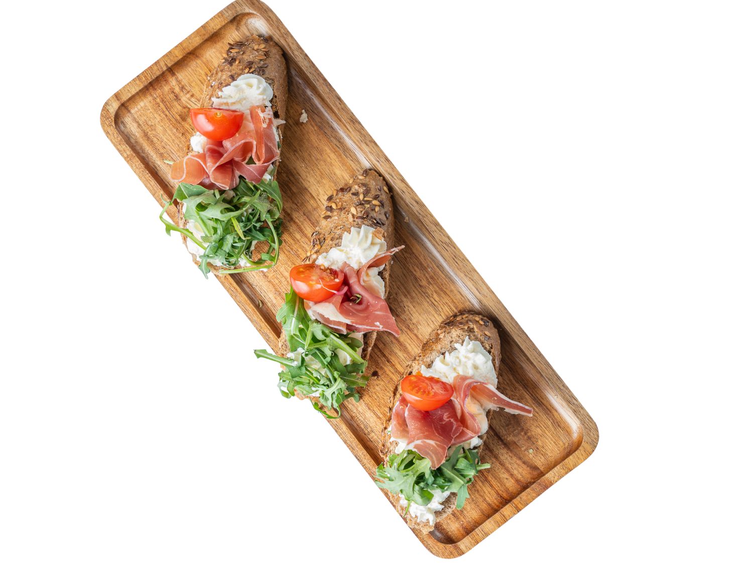 Mini kanapeczka z szynką dojrzewającą, rukolą i pomidorkami