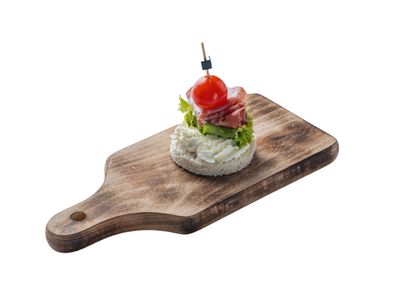 Mini kanapeczka z salami, serkiem i sałatą