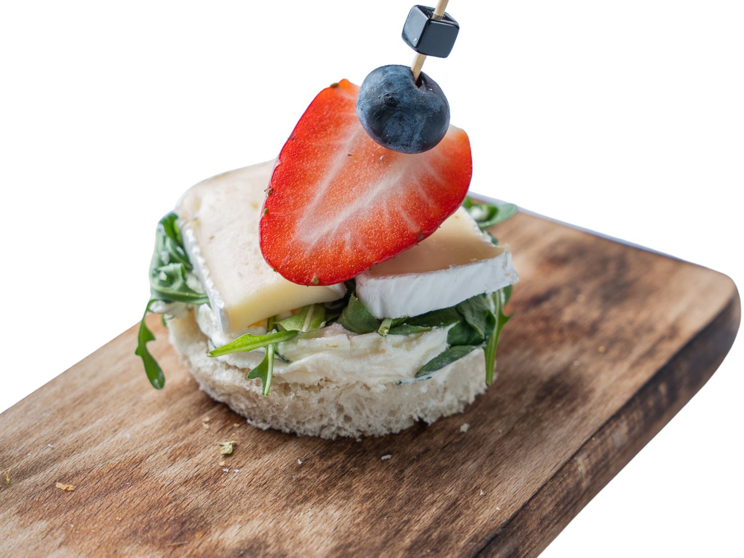 Mini kanapeczka z camembertem, rukolą i truskawką