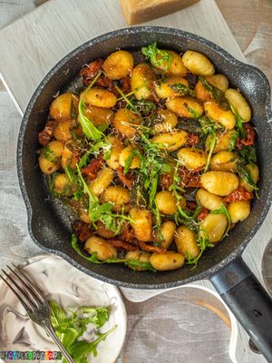 Gnocchi Pesto Verde z suszonymi pomidorami