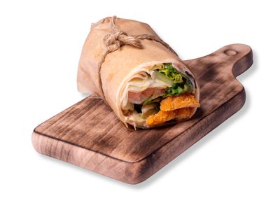 Wrap ze stripsem i warzywami