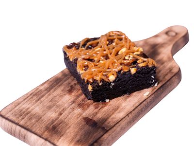 Brownie z polewą karmelową