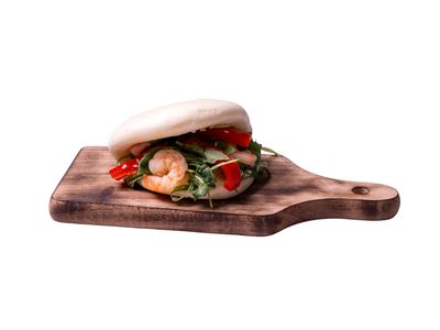 Bułeczka bao z krewetką w panko, warzywami i sosem chilli mayo