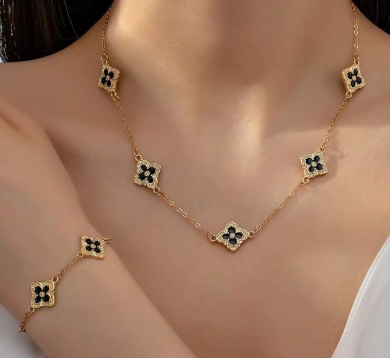 Luxury Floral Necklace And Bracelet set