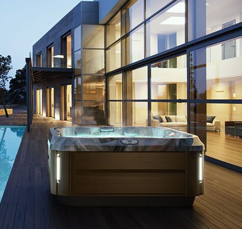 spa jacuzzi j 325 sur terrace bois avec maison moderne