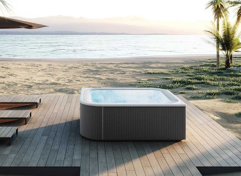 spa brun et blanc sur terrace avec vue mer