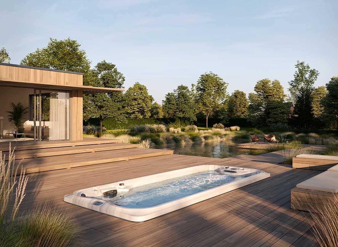 spa de nage intégré dans une terrasse en bois