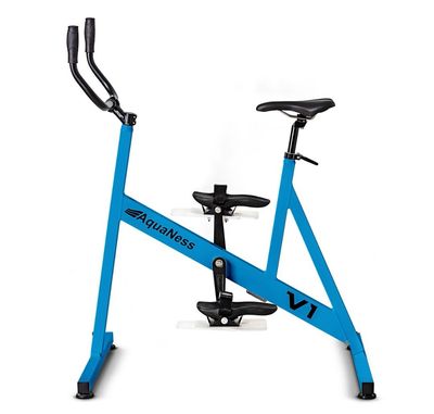 aquabike bleu ciel sur fond blanc