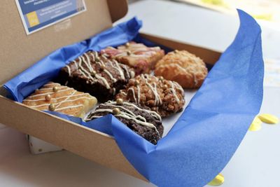 Flying Pastry - Brievenbuspost