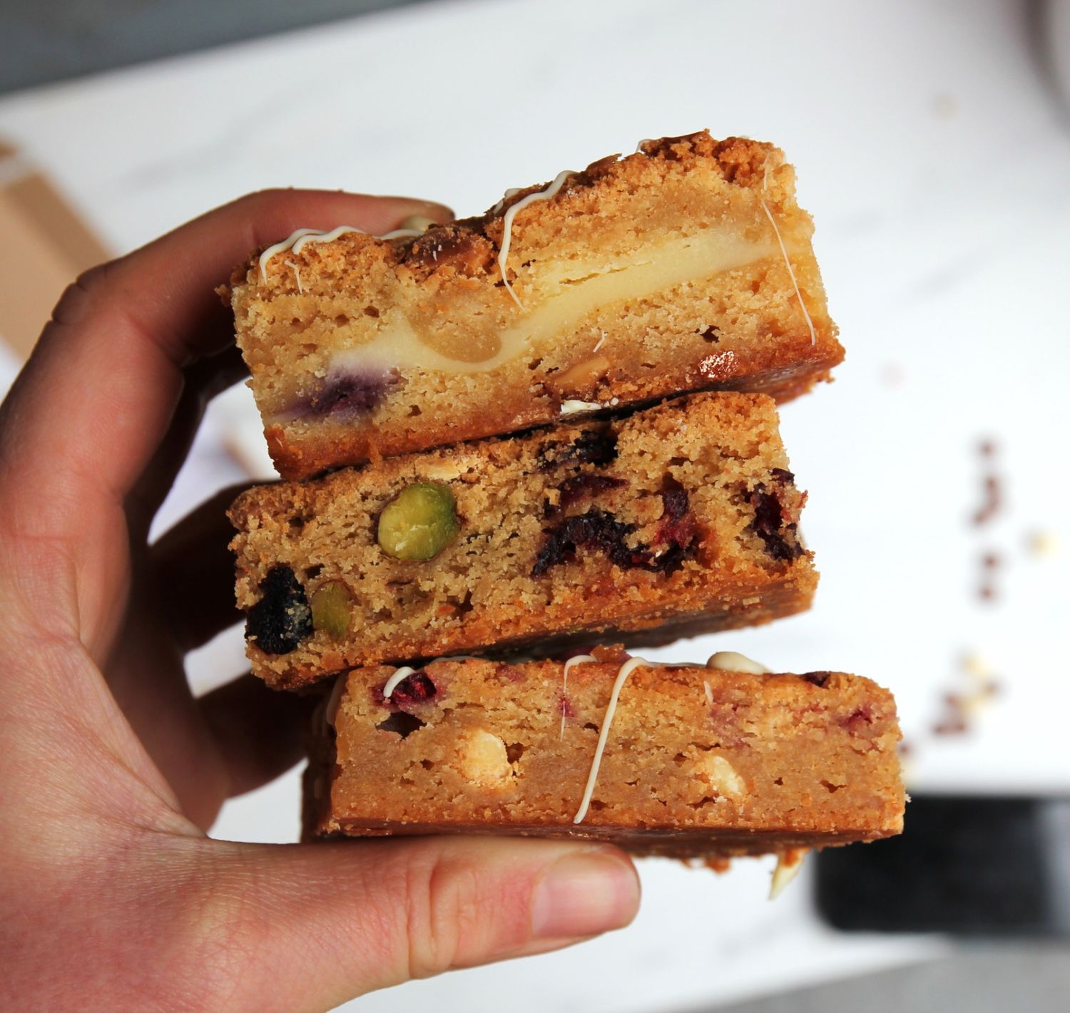Cheesecake Blondie met seizoensfruit