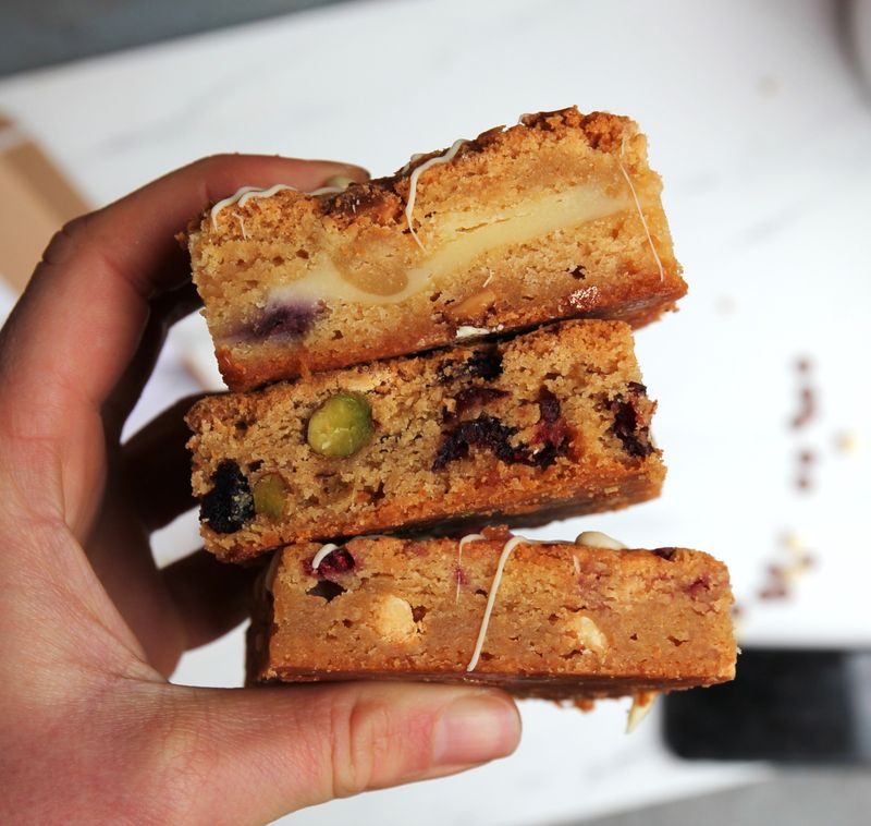 Cheesecake Blondie met seizoensfruit
