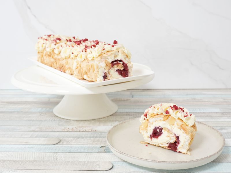 Roláda Meringue s višňou