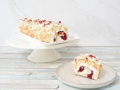 Roláda Meringue s višňou