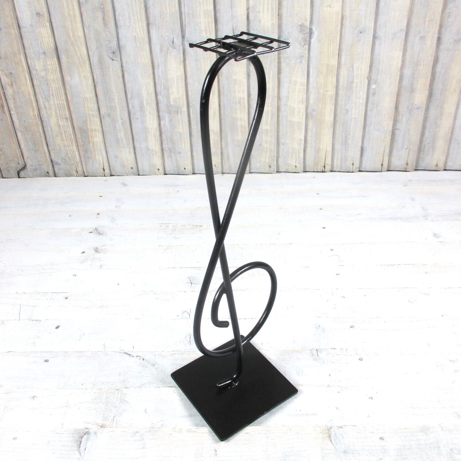 Treble Clef Stand
HS Code: 9403200030
Country Of Origin: Ireland