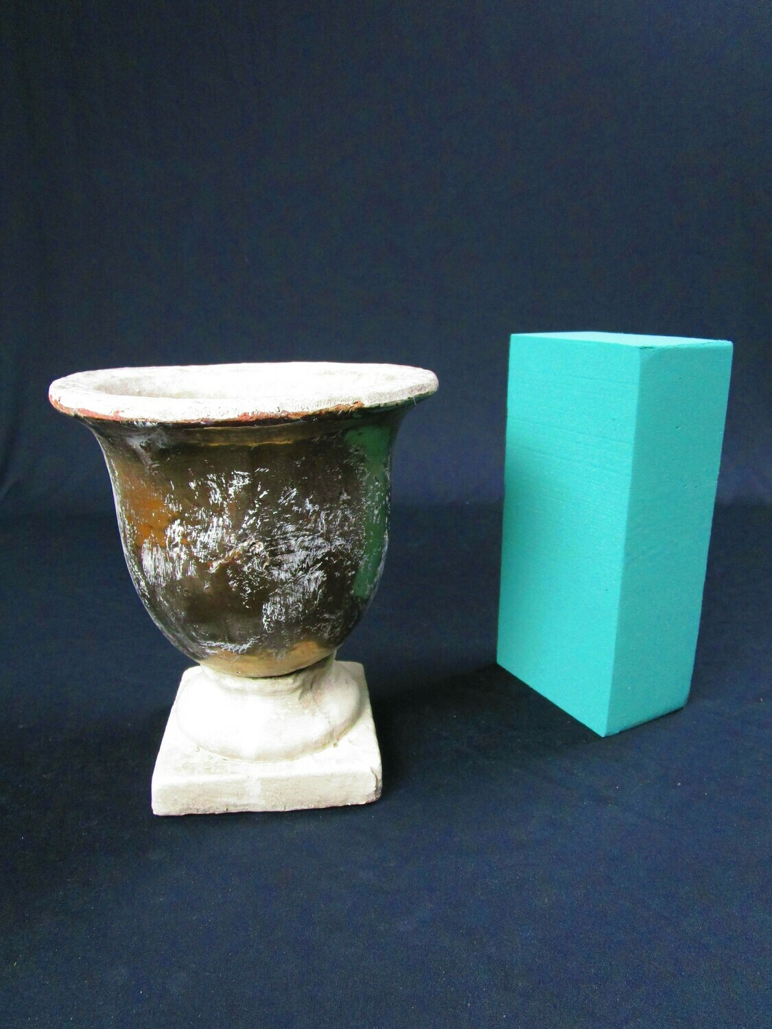 &#39;Roman&#39; Urn Large with Metalic Finish