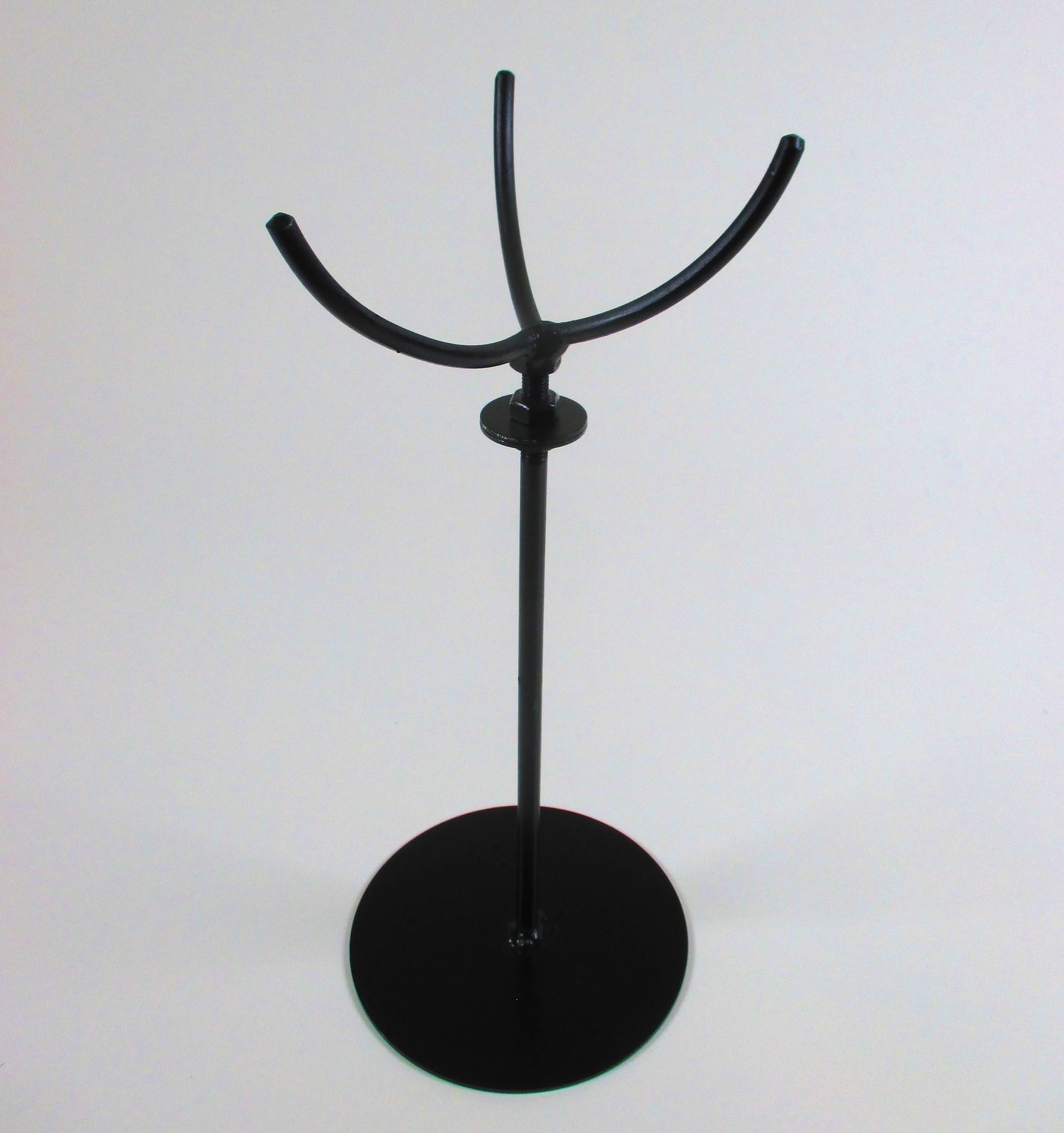 Cradle Stand for 7&quot; Styrofoam Sphere/Oasis Sphere /Willow Sphere
HS Code: 9403200030
Country Of Origin: Ireland