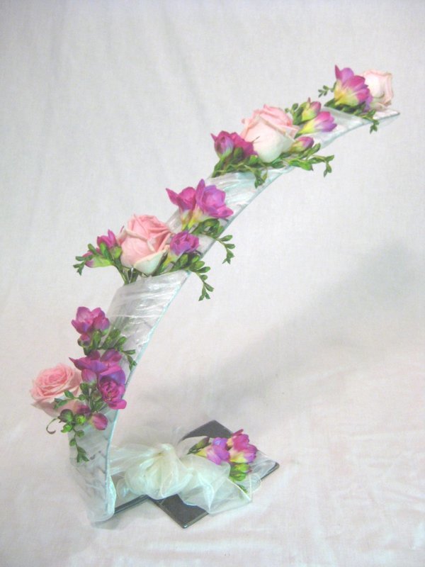Cantilever Stand 24&quot; high x 8&quot; base x 3&quot; mesh
HS Code: 9403200030
Country Of Origin: Ireland