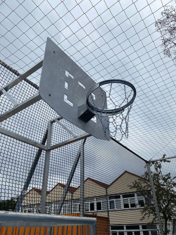 Bolzplatztor mit integriertem Basketballkorb Bolzplatztor mit integriertem Basketballkorb