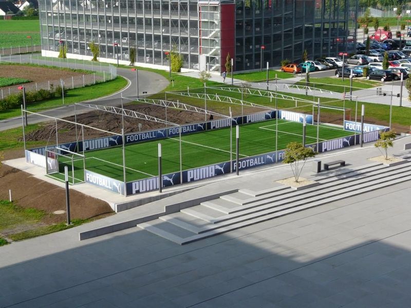 Stationärer Soccercourt