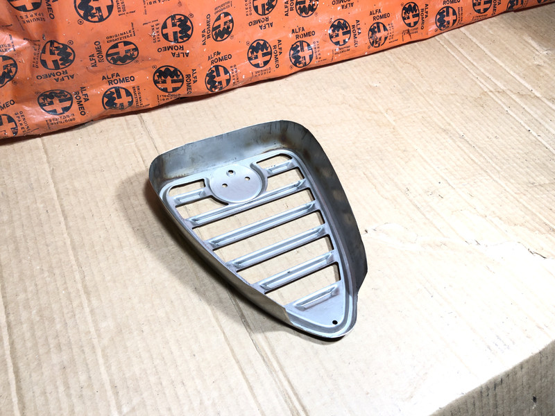 GTA/ Giulia Super Centre Heart Shaped Grille