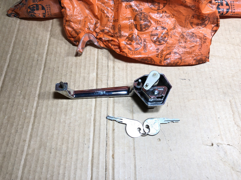 Alfetta Saloon First series Outer Door Handle With Keys, Right Side front Door