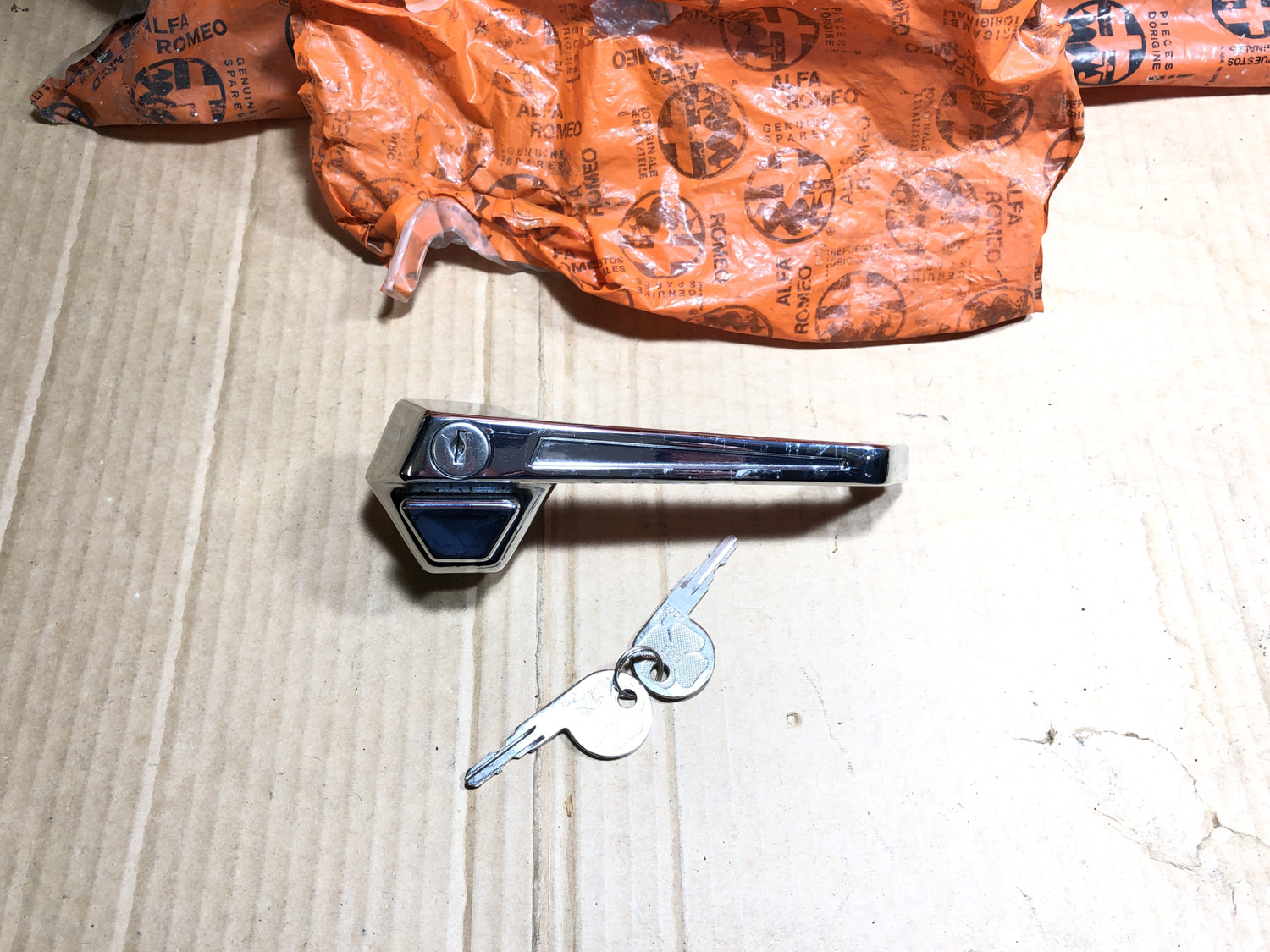 Alfetta Saloon First series Outer Door Handle With Keys, Right Side front Door