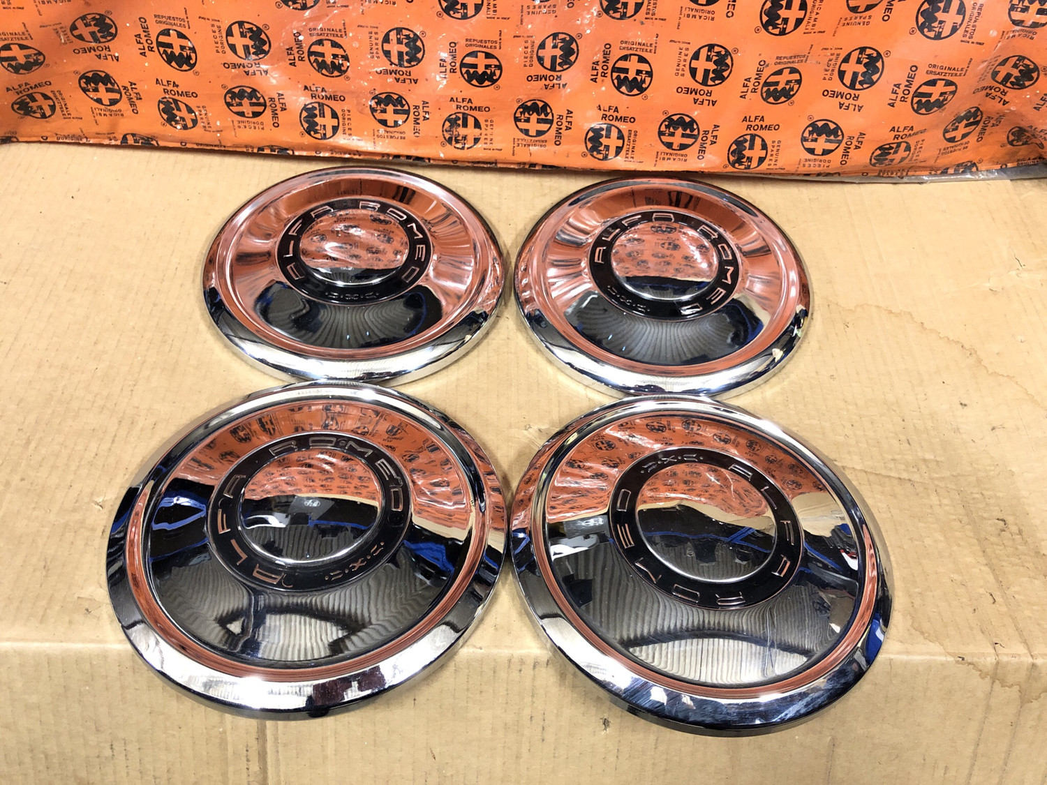 Giulia Sprint GT Veloce/ Spider Duetto Hub Cap Set