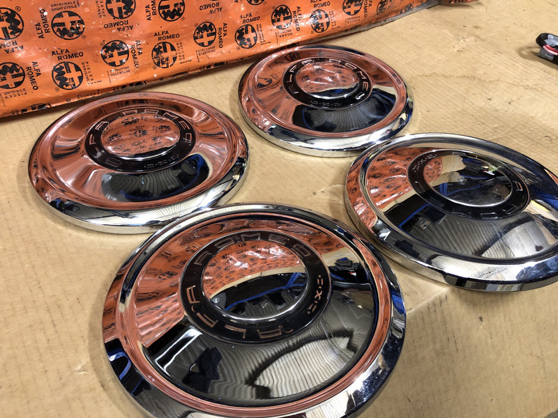 Giulia Sprint GT Veloce/ Spider Duetto Hub Cap Set