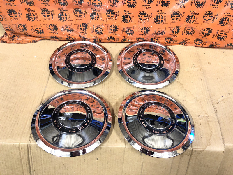 Giulia Sprint GT/ Giulia Ti Hubcap Set