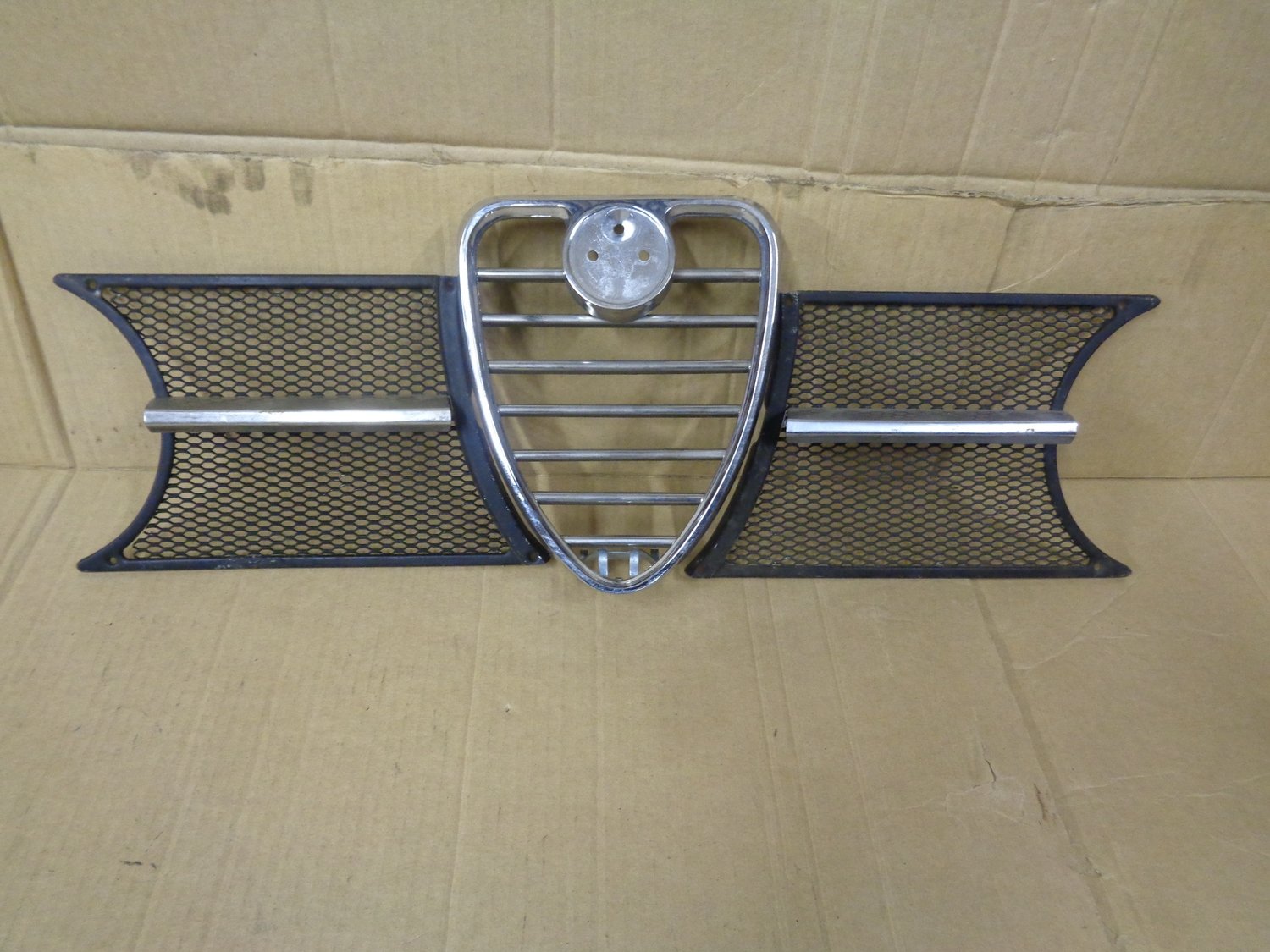 1750 GTV Grille Set