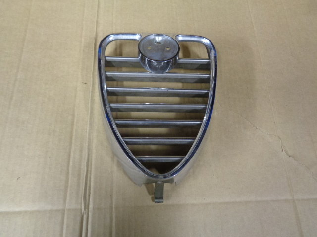 1750 Berlina Chrome Centre Heart Shaped Grille