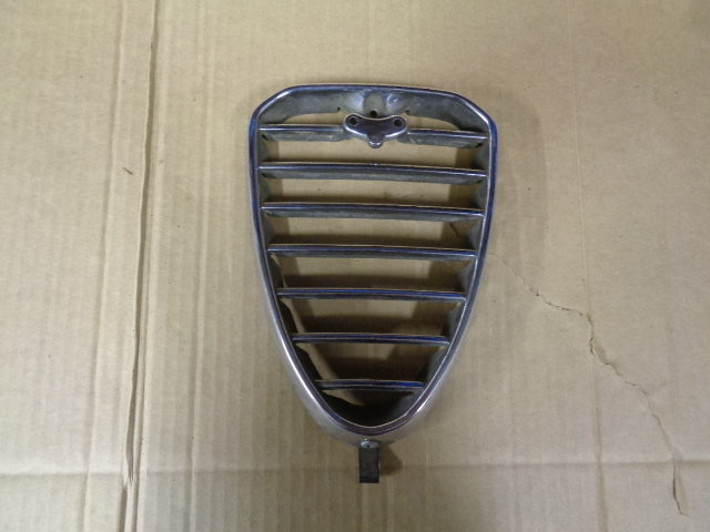 Alfetta Saloon First series Chrome Grille 116-08.