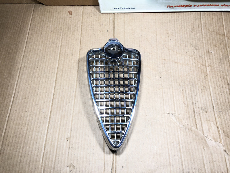 2600 Berlina Front Centre Grille New Old Stock