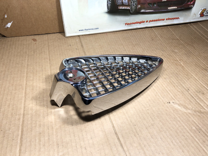 2600 Berlina Front Centre Grille New Old Stock