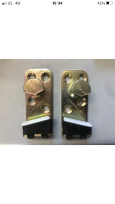 Pr MK2 Escort Door Striker Plate Left Hand+ Right Hand 00954