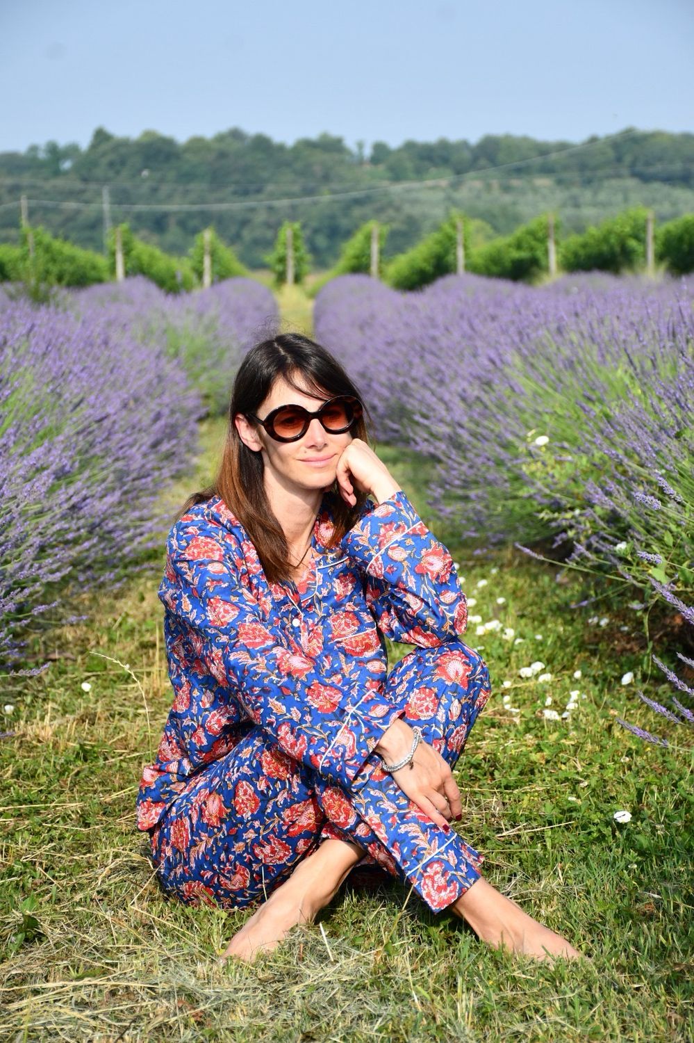 Pigiama fiori sfondo blu