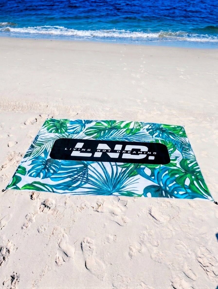 LND. Green Palm Multi-Person Beach Towel