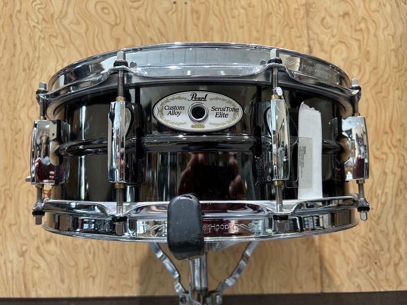 Used Pearl 5-1/2x14&quot; Black Brass Sensi-Tone Alloy Snare Drum